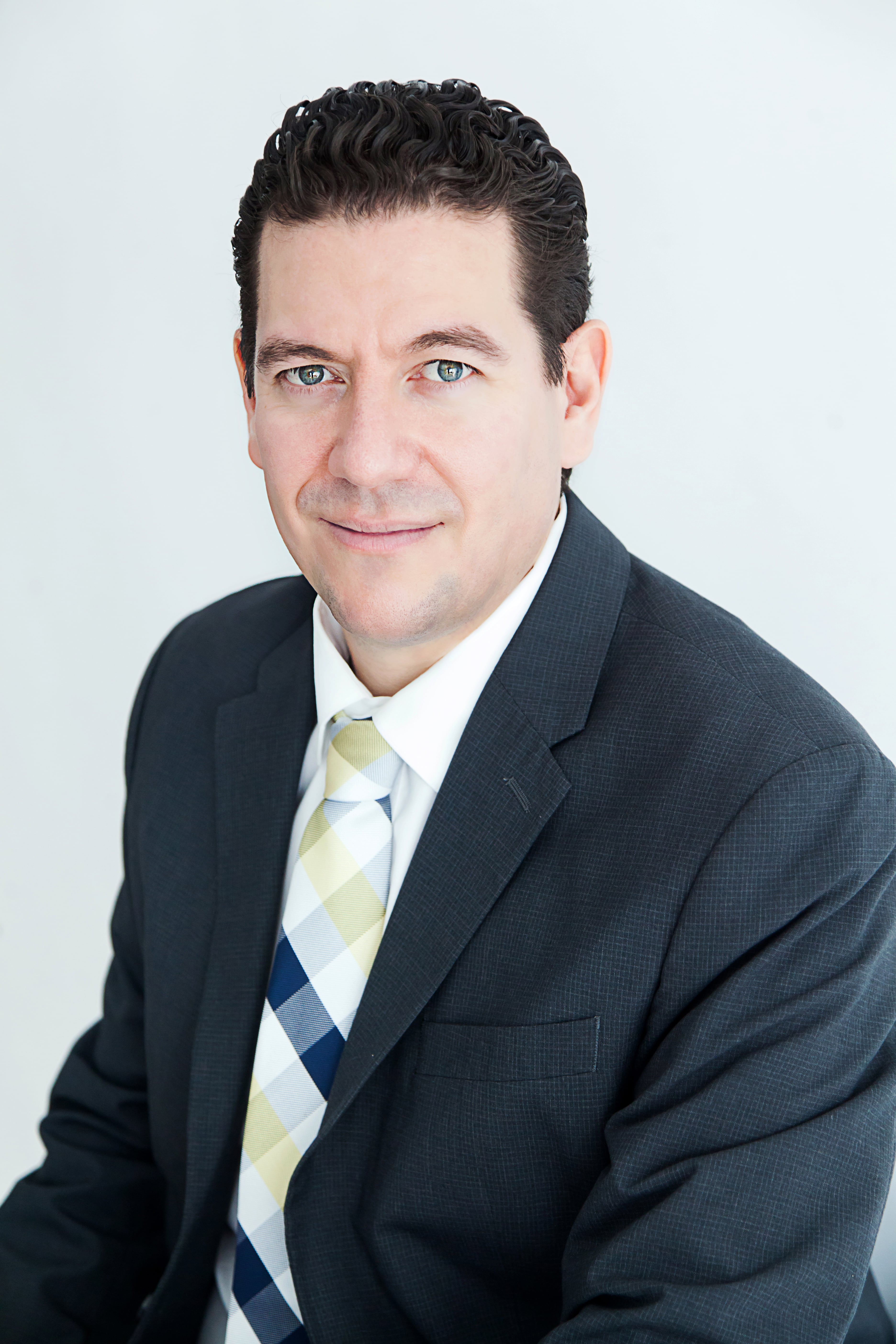 Dr.Luis